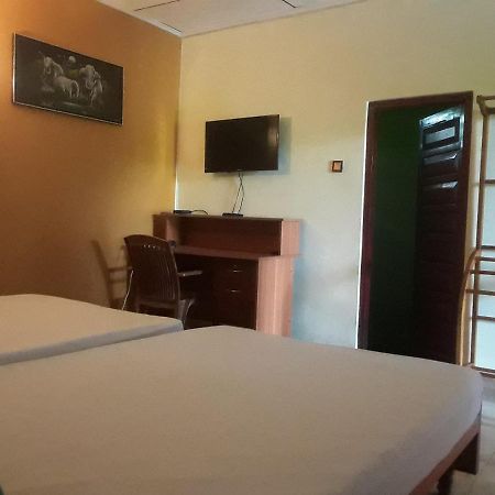 Hansika Guest Inn Buttala Экстерьер фото