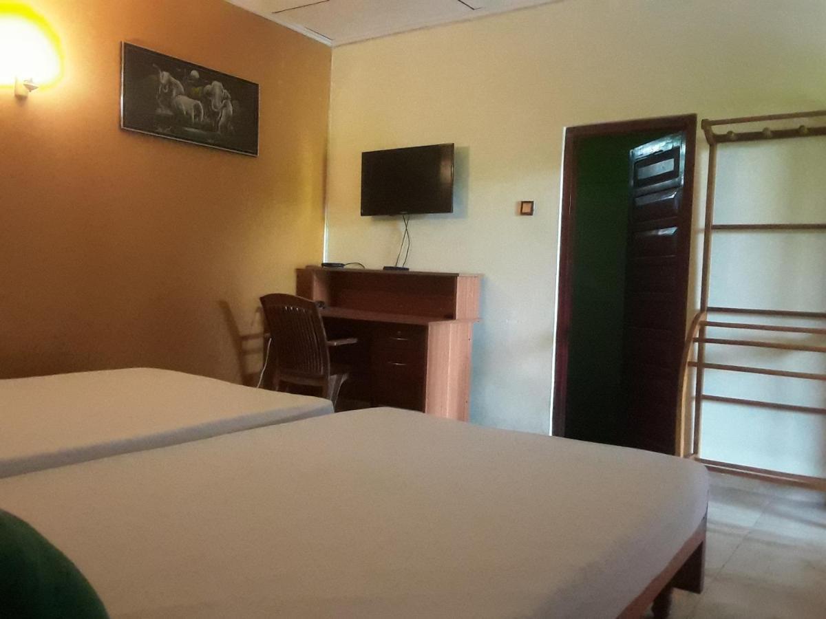Hansika Guest Inn Buttala Экстерьер фото