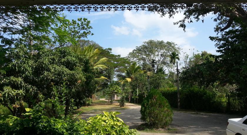 Hansika Guest Inn Buttala Экстерьер фото